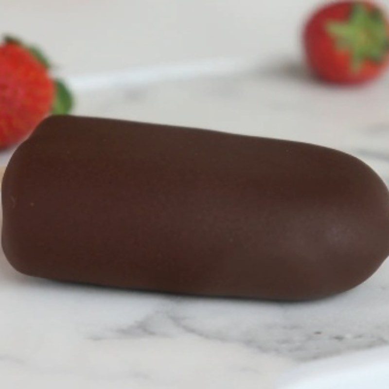 Step 6 Final Product Strawberry popsicle coated in chocolate