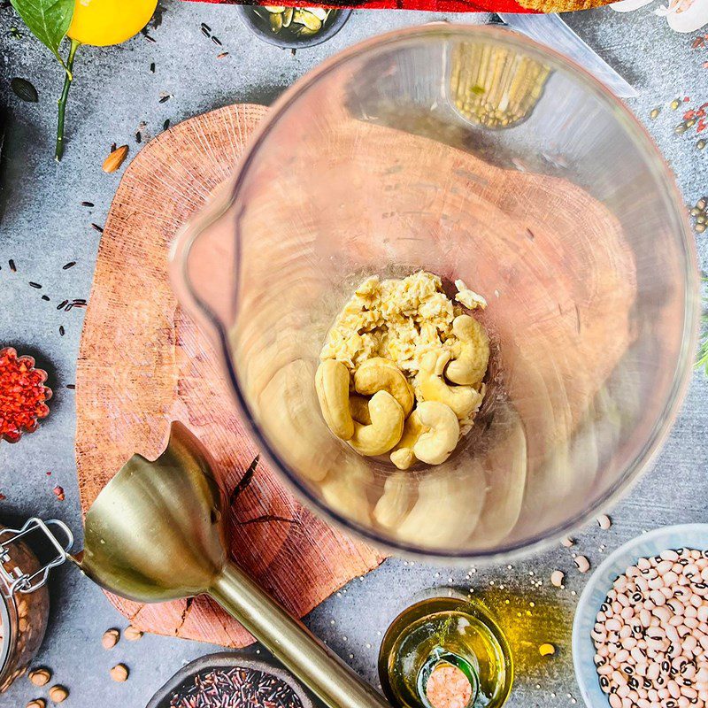 Step 3 Blend the cashews and oats Matcha cashew milk (recipe shared by a user)