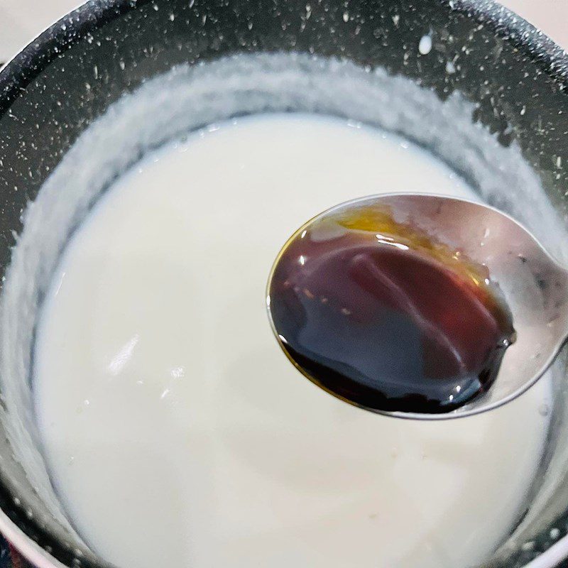 Step 4 Cook the mixture of cashews and oats Matcha cashew milk (recipe shared by the user)
