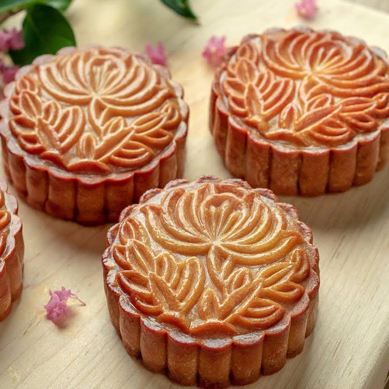 Step 7 Final Product Moon Cake with mung bean and salted egg yolk filling