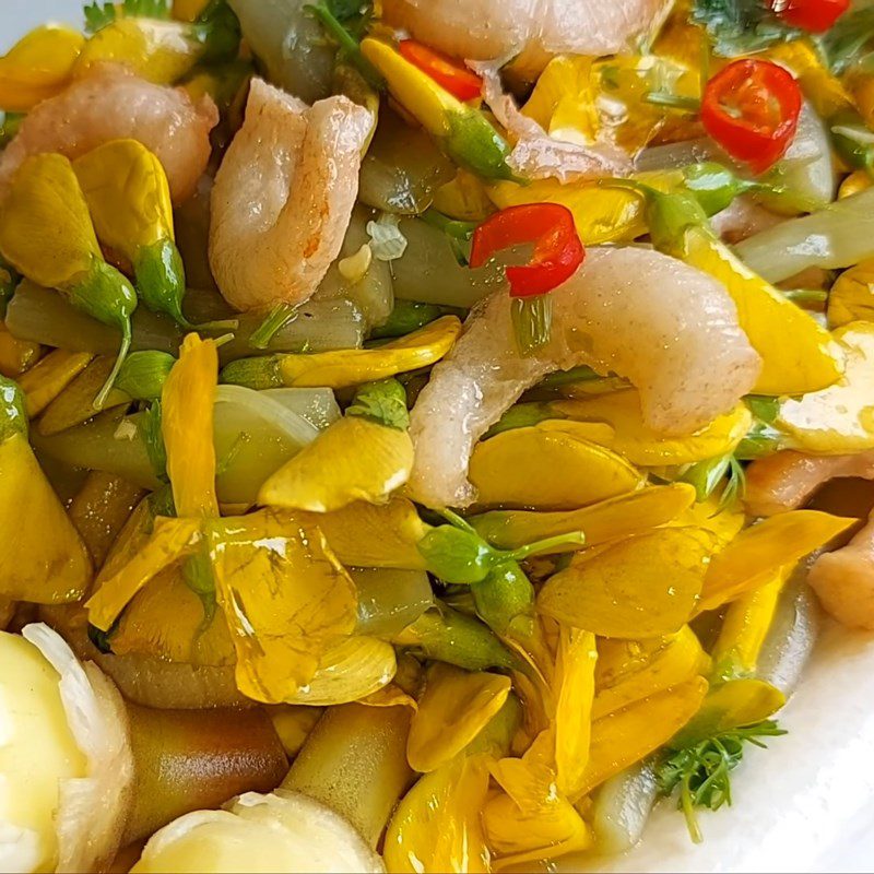 Step 5 Finished product of Water Lily Salad with Green Lotus