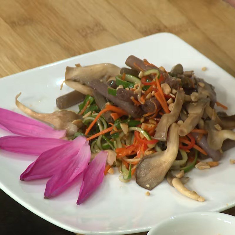 Step 5 Final product Lotus flower salad with oyster mushrooms