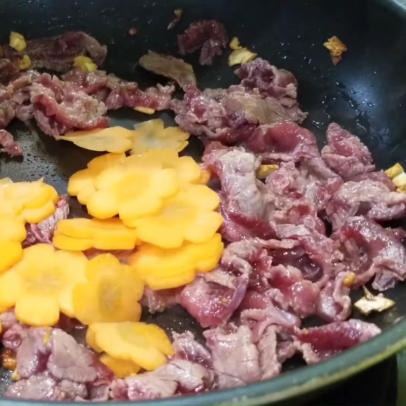 Step 4 Stir-fried beef Mixed rice noodle