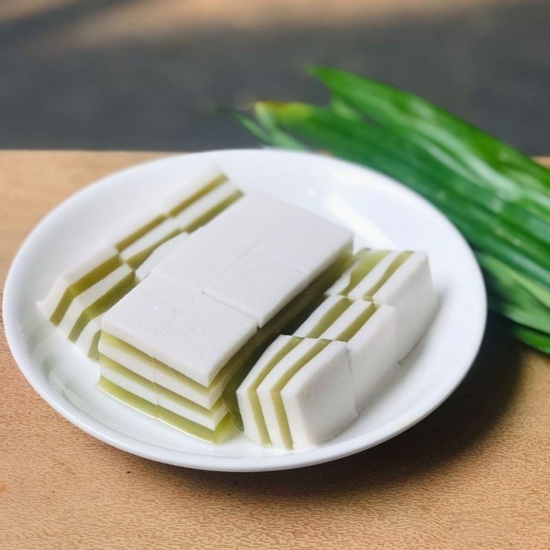 Step 5 Finished product Pandan jelly with coconut milk (recipe shared by user)