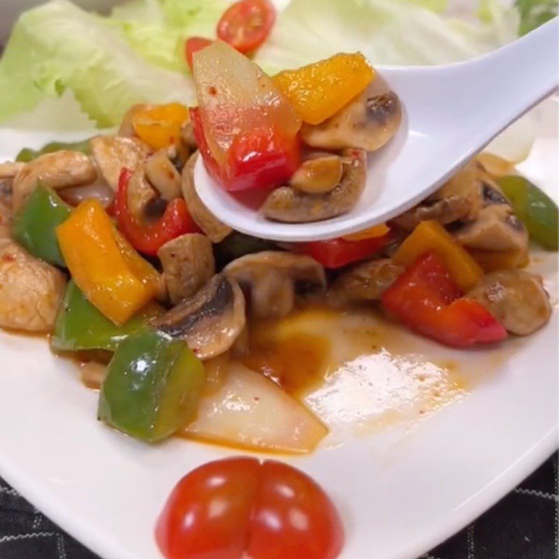 Step 5 Finished product of Stir-fried oyster mushrooms with bell peppers