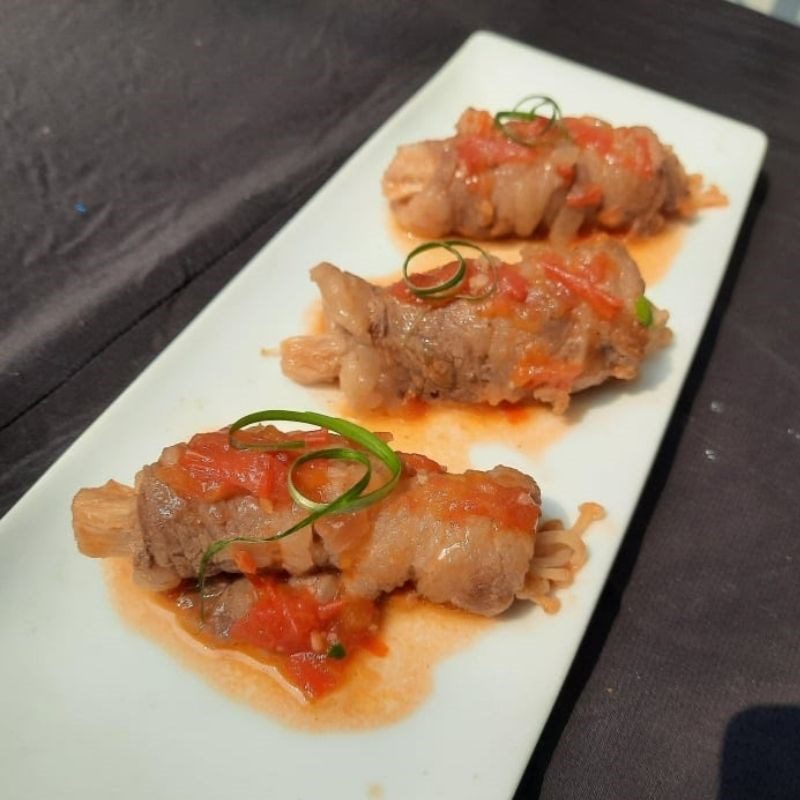 Step 4 Finished product Beef rolled with enoki mushrooms in tomato sauce