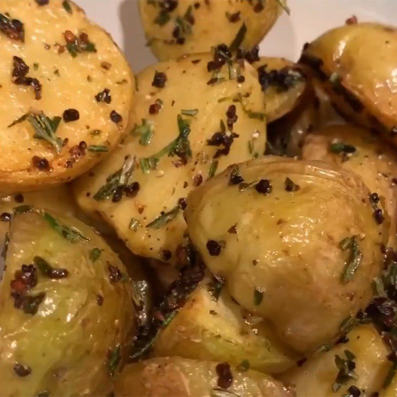 Step 4 Final Product Garlic Butter Fries