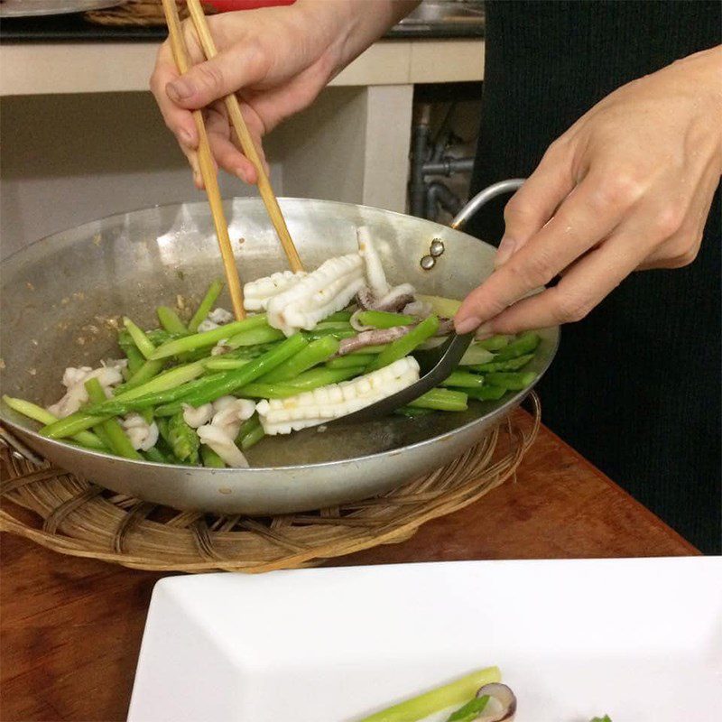 Step 4 Final product Stir-fried asparagus with squid