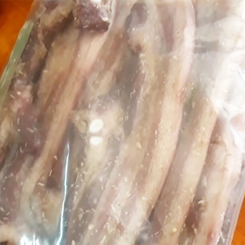 Step 4 Finished product of dried pork belly marinated with garlic