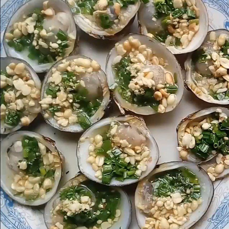 Step 5 Finished Product Grilled clam with scallion oil