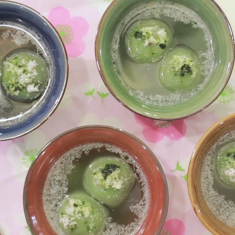 Step 7 Finished product of green tea water glutinous rice cake with black sesame filling