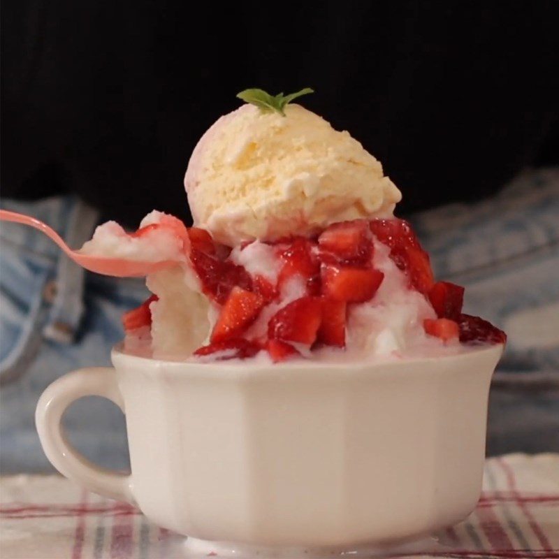 Step 5 Final Product Strawberry Milk Bingsu