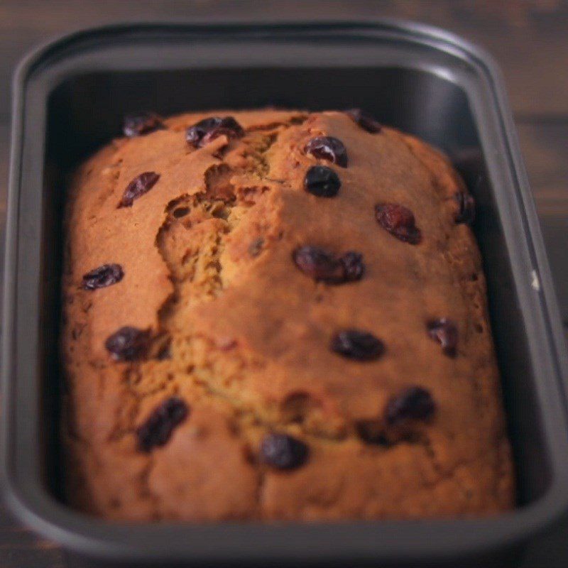 Step 6 Final product Vegan Raisin Sponge Cake