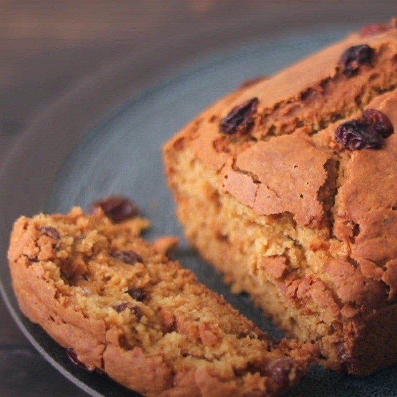 Step 6 Final product Vegan Raisin Sponge Cake
