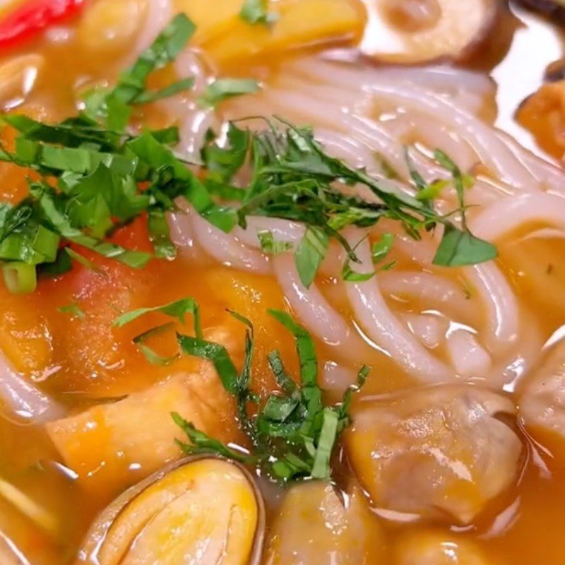 Step 5 Final product of vegetarian mushroom noodles (Recipe shared by Tiktok Vegetarian Kitchen XANH)