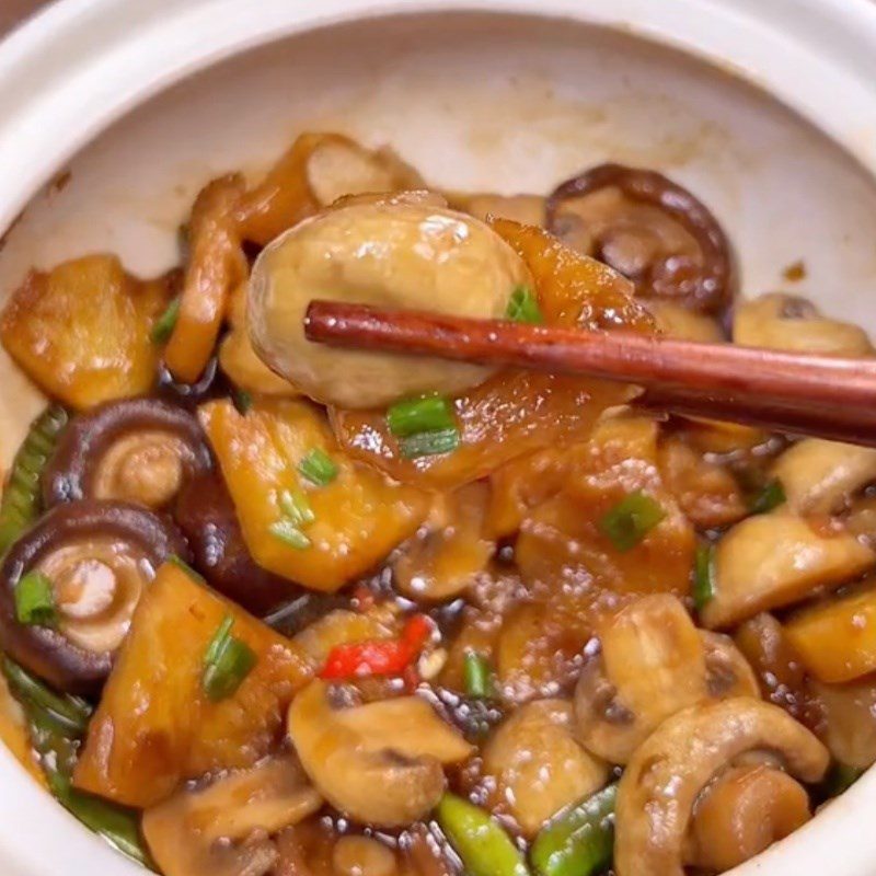 Step 5 Final Product Braised King Oyster Mushroom with Pineapple (Recipe shared by Tiktok Vegetarian Kitchen XANH)