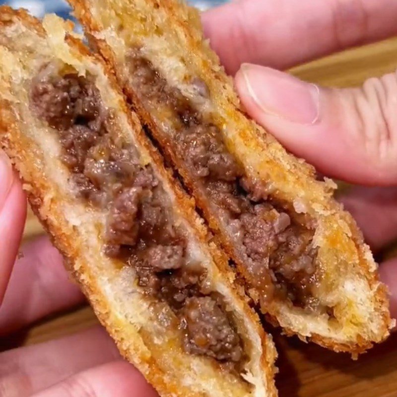 Step 4 Final product of fried beef sandwich (Recipe shared from Tiktok cooking with TasteVN)