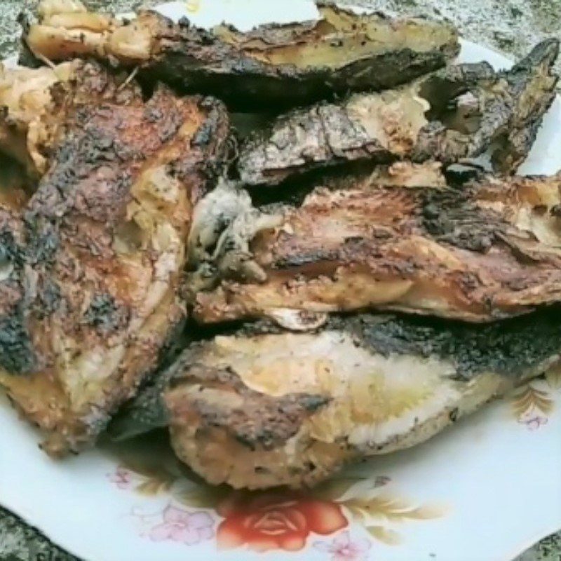 Step 4 Final product Grilled salmon head with satay