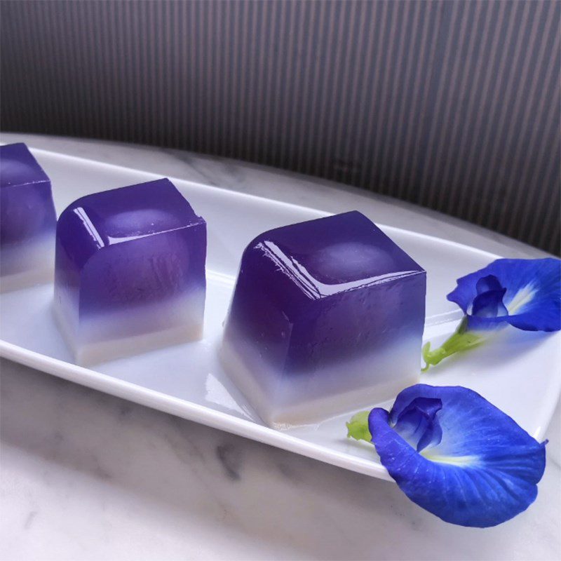 Step 4 Final product Butterfly pea longan jelly