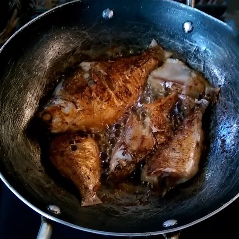 Step 4 Final product Fried catfish with lemongrass and chili