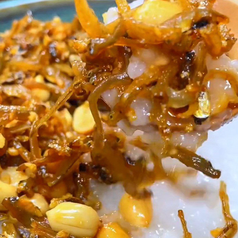 Step 4 Finished Product Fried Anchovies with Garlic Fish Sauce (Recipe shared from TikTok Cook with TasteVN)