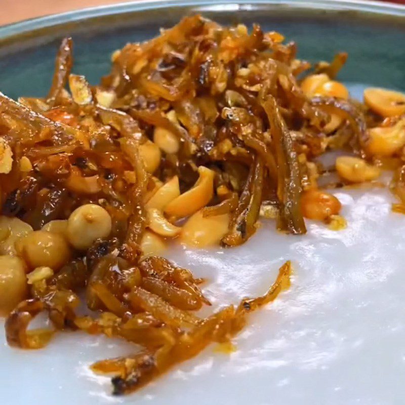 Step 4 Finished Product Fried Anchovies with Garlic Fish Sauce (Recipe shared from TikTok Cook with TasteVN)