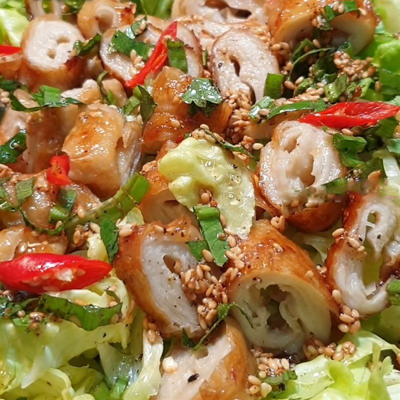 Step 6 Final product of the vegetarian noodle salad with lettuce and tomato