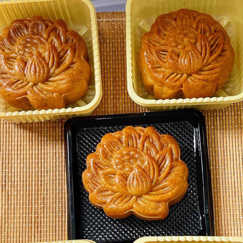 Step 7 Finished product of mooncake with mung bean filling