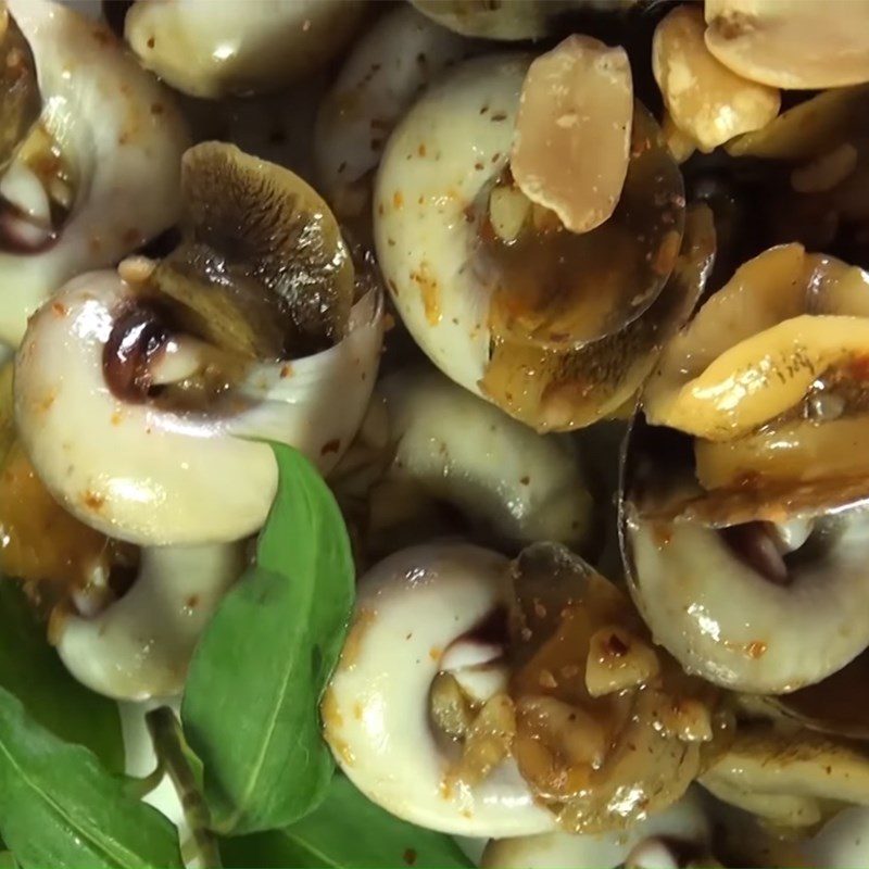 Step 3 Final product Stir-fried snails with butter and garlic