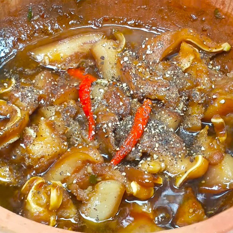 Step 4 Finished product Pig's ears braised with pepper