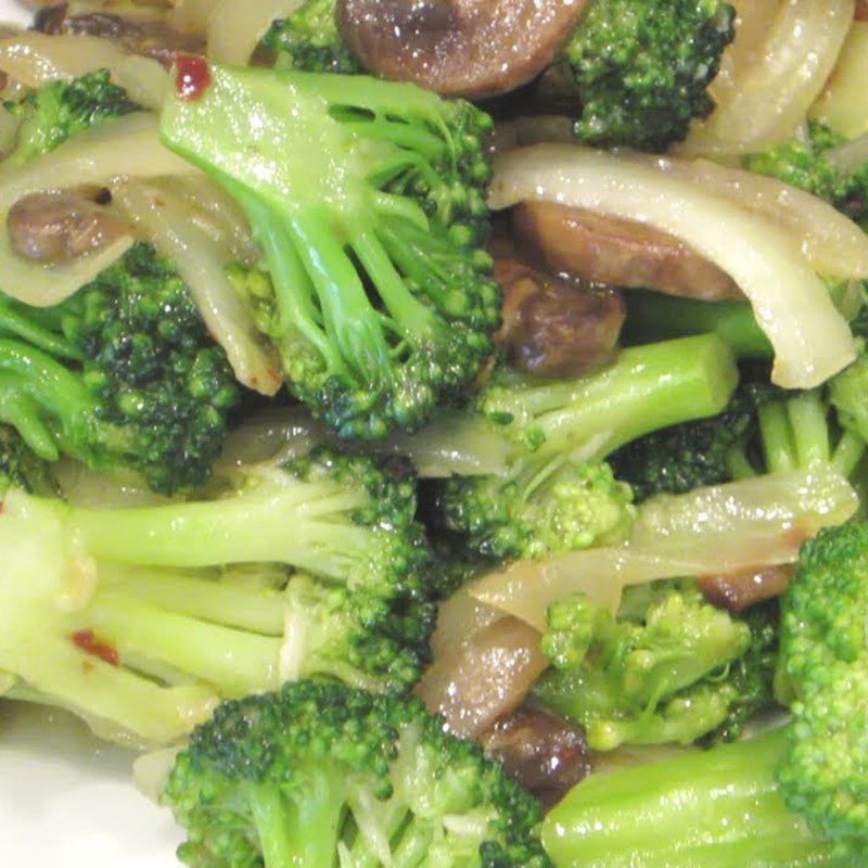 Step 3 Final Product Stir-fried King Oyster Mushroom with vegetarian broccoli