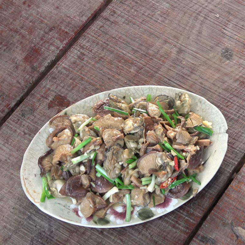 Step 4 Final product Stir-fried oysters with mushrooms