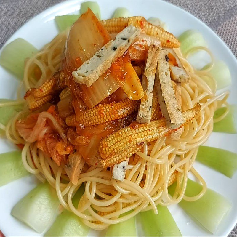 Step 4 Final product of vegetarian mixed noodles with kimchi