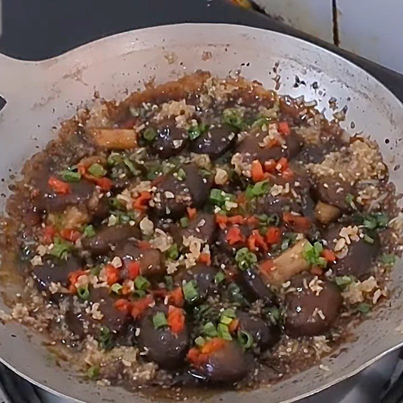 Step 5 Final product Shiitake mushrooms stir-fried with lemongrass and chili