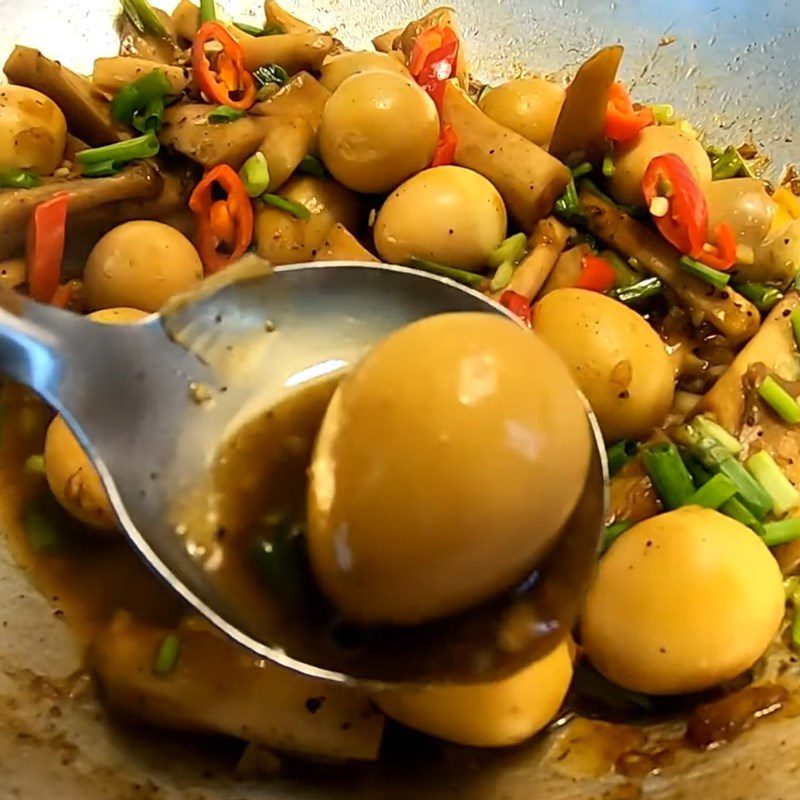 Step 5 Finished product Quail eggs braised with chicken thigh mushrooms