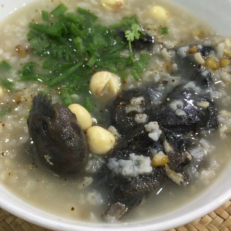 Step 4 Finished Product Green Bean Porridge with Lotus Seeds and Black Chicken