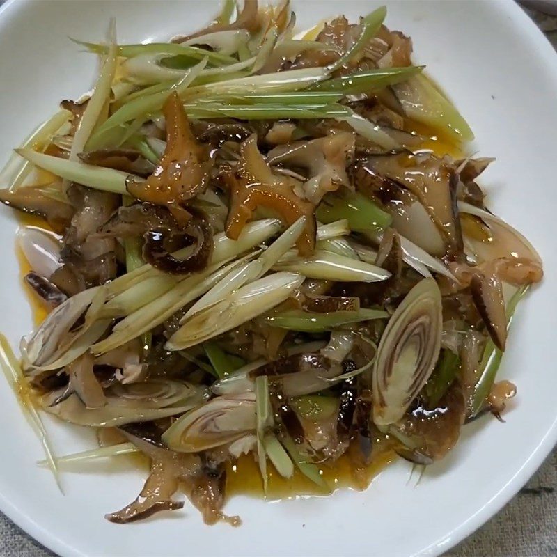 Step 4 Final product Stir-fried snails with lemongrass