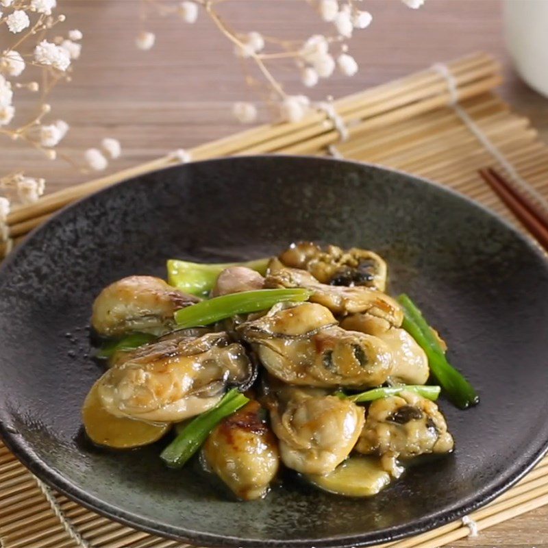 Step 6 Finished product Stir-fried oysters with scallion oil