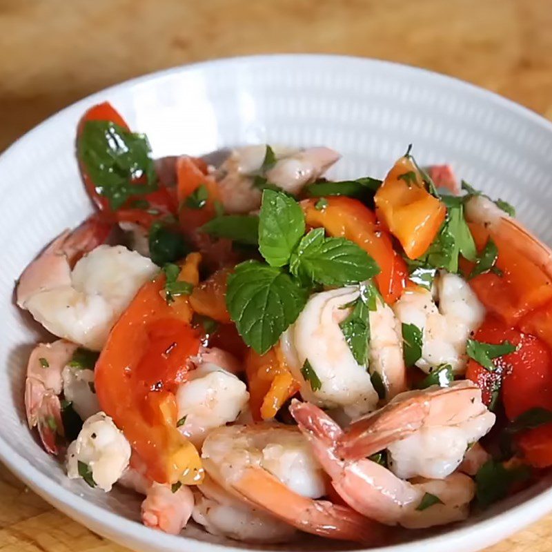 Step 4 Final product Salad bell pepper shrimp