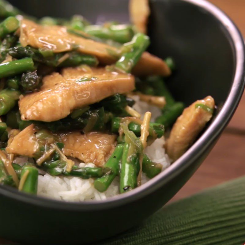 Step 4 Finished product Stir-fried chicken breast with asparagus