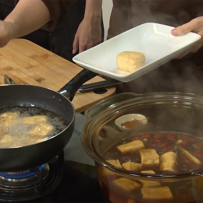 Step 3 Stew the tofu for Stewed Tofu