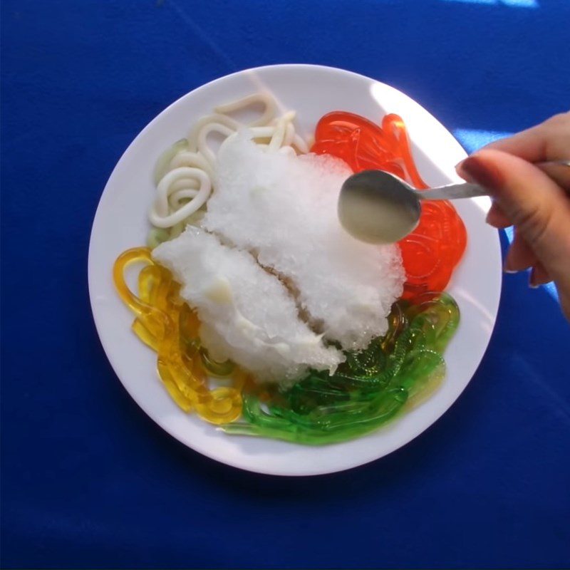 Step 4 Decorating the jelly Crispy noodle jelly