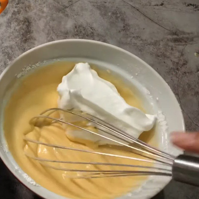 Step 3 Mix the batter with egg whites Salted egg mochi sponge cake spicy chicken floss