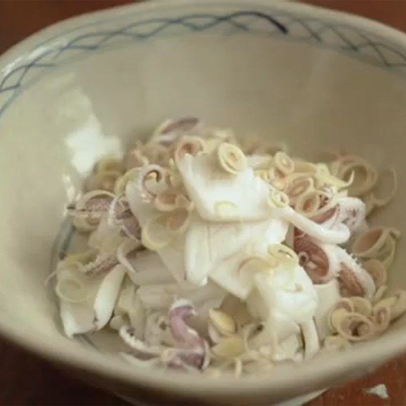 Step 4 Mix salad Thai style squid salad