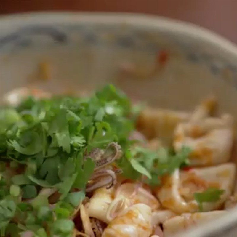 Step 4 Mix salad Thai style squid salad