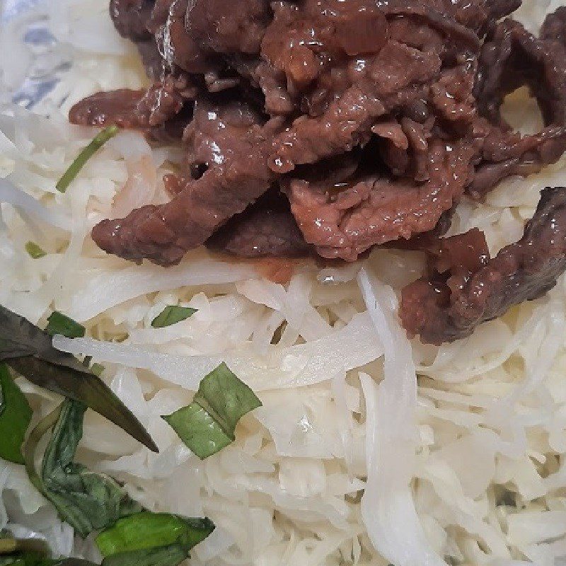 Step 3 Mix cabbage with beef Beef mixed with cabbage
