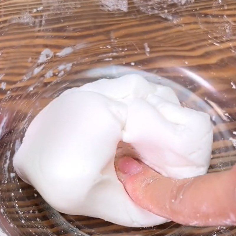 Step 2 Mix the dough for fried sticky rice cake with meat filling