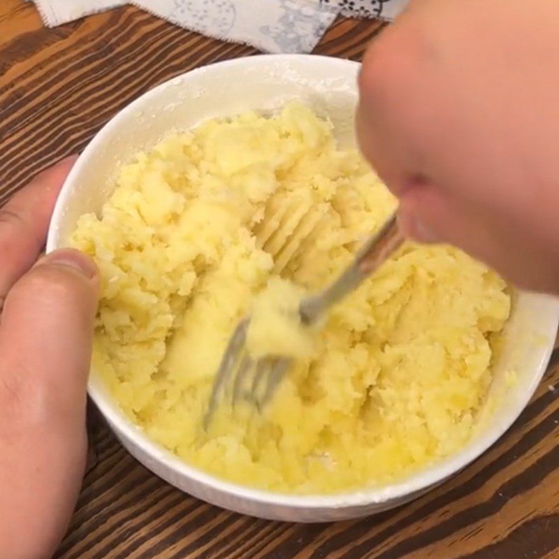 Step 2 Mix the dough Baked Potato Cakes (Recipe shared from Tiktok Cook with TasteVN)