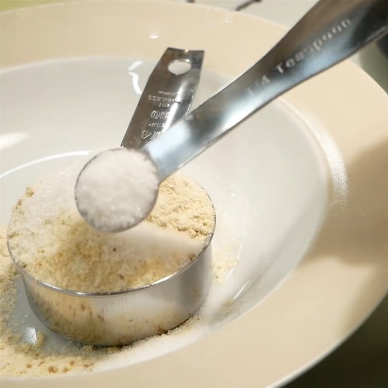Step 2 Mix the flour Vegetarian Cinnamon Sausage from gluten flour and tofu