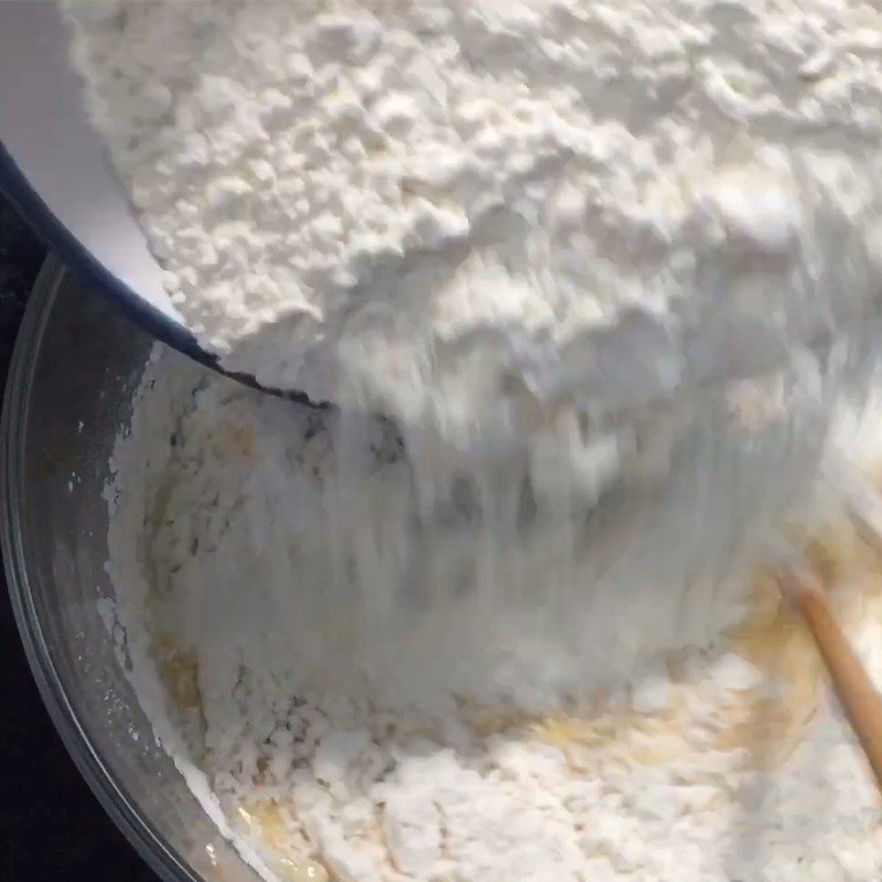 Step 1 Mixing the dough for Steamed Bread with Pineapple Filling